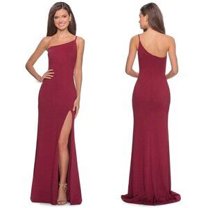 LA FEMME One-Shoulder Jersey Gown in Burgundy Size US 0
